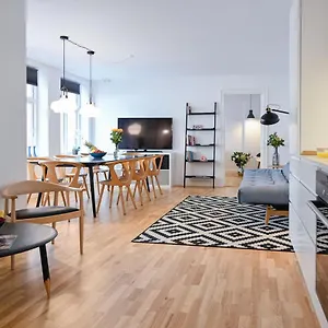 Sanders Tower - Chic Two-bedroom In Charming , Copenhagen Denmark