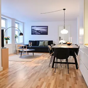 Sanders Tower - Cozy Two-bedroom In Charming , Copenhagen Denmark